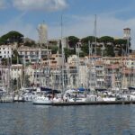 vue de cannes le suquet depuis le palais des festivals et des congrès de cannes